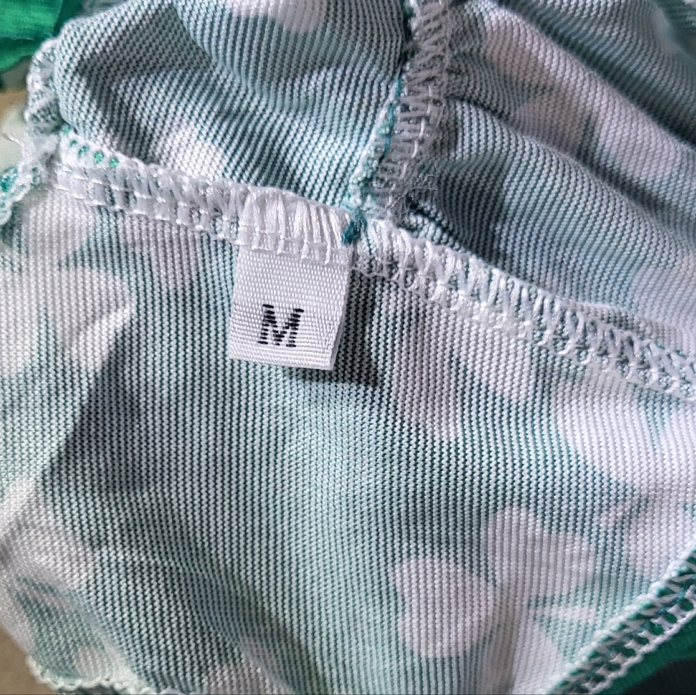Green St. Patrick's Day Themed Dog/Pet Dress Costume w/ a Bow Size Medium- NWOT - Picture 2 of 9